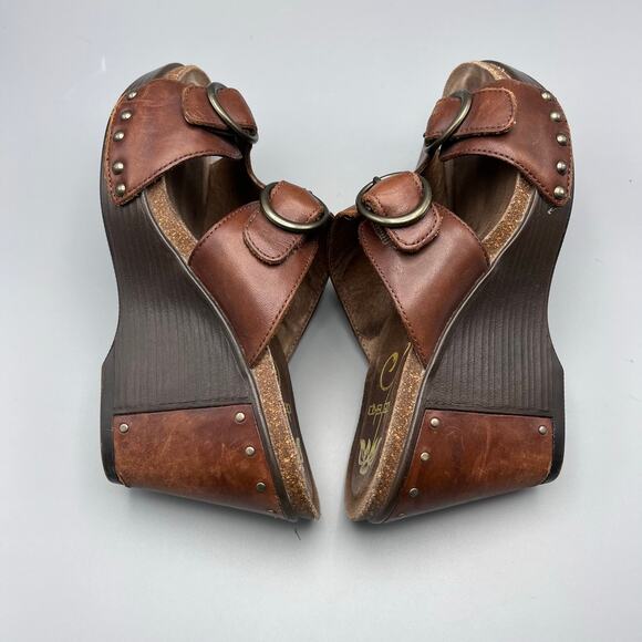 Dansko Wedge Heel Brown Leather Sandals Size 38 Double Strap Buckle Studs - Picture 6 of 8